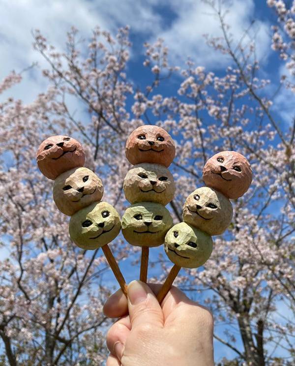 「何度見ても、ニヤけてしまうよ」　木彫りの『三色団子』をよく見ると？
