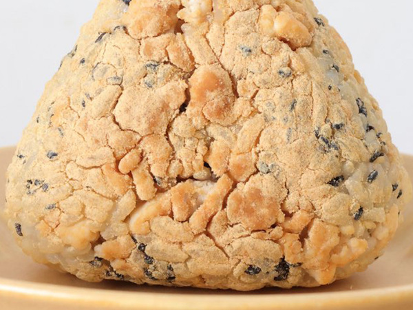 おにぎりにまぶすと…？　思わぬ組み合わせに「いいこと聞いた」「試してみる」