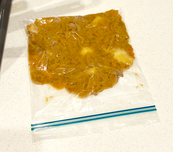 その発想はなかった！　汚さずに入れるコツに「気づかなかった」「有益すぎる」