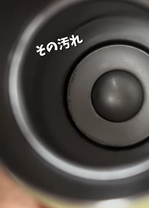 見た目はきれいでも油断禁物！　水筒の汚れを簡単に落とす方法に「すごい！」「やってみます」