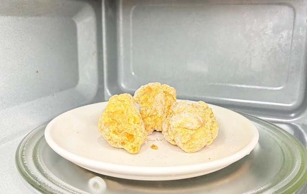 アルミホイルの上にから揚げを？　味の素の提案に「もっと早く知りたかった」