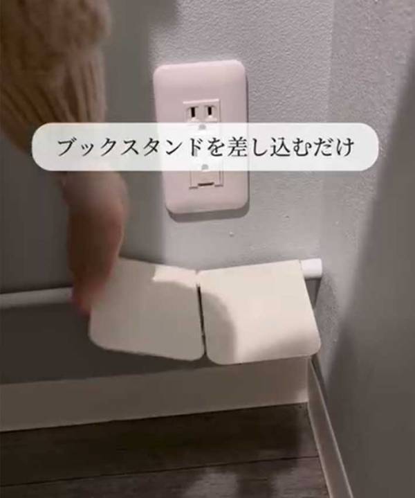 １００均の『つっぱり棒』を使うと？　トイレの床掃除がラクになる裏ワザに感動