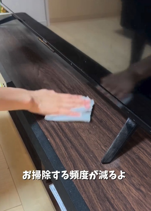 ホコリが溜まりやすい場所にやってみて！　掃除方法が「ナイスアイディア」