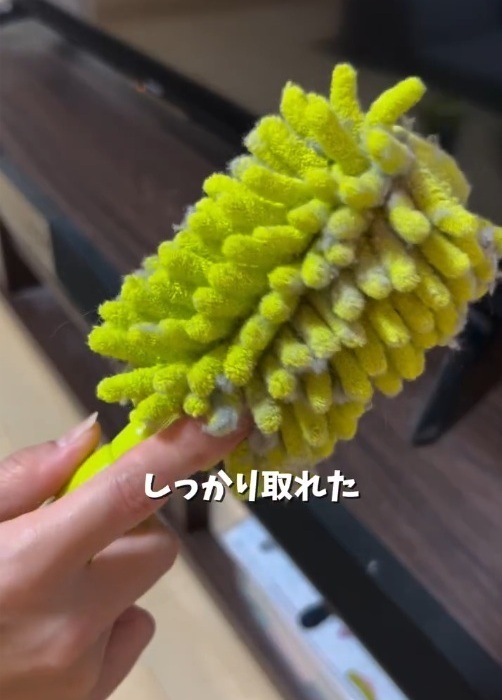 ホコリが溜まりやすい場所にやってみて！　掃除方法が「ナイスアイディア」