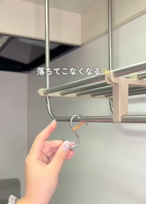 S字フックが落ちてこない！　裏技に「これはいい」「やってみる」