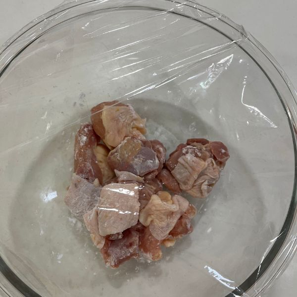 フライパンなしで超簡単！　たれが絡んだおいしい『照り焼きチキン』の作り方