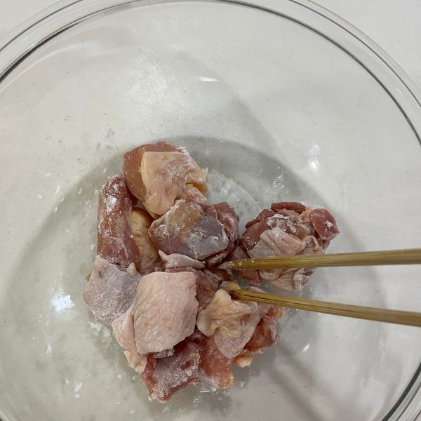 フライパンなしで超簡単！　たれが絡んだおいしい『照り焼きチキン』の作り方