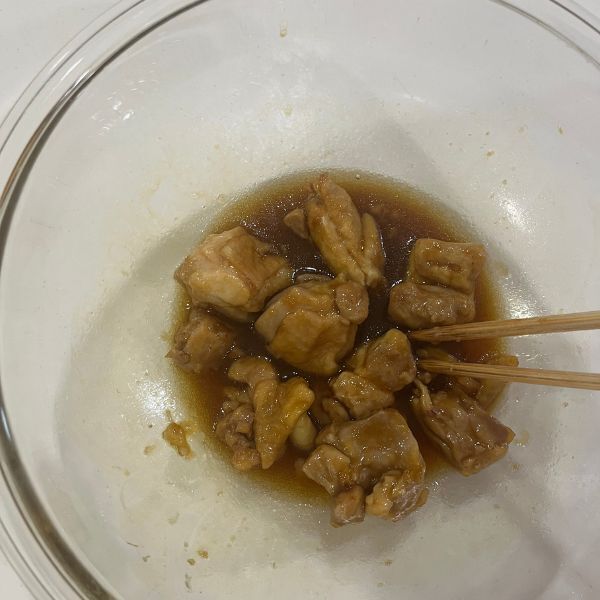 フライパンなしで超簡単！　たれが絡んだおいしい『照り焼きチキン』の作り方