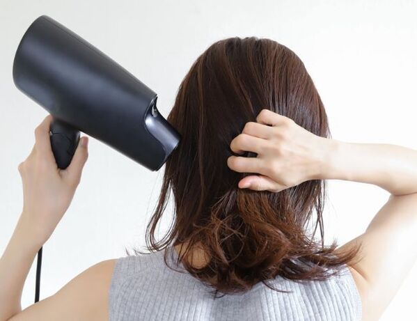 ドライヤーには『正しい使い方』がある！　企業が教えるサラツヤ髪にする乾かし方とは
