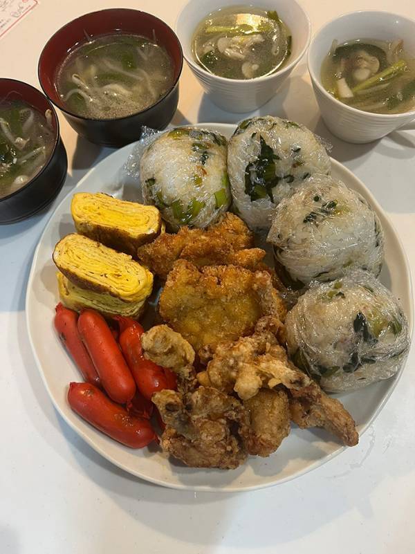 母が作った『中学生息子の朝食』　内容に「これはまじで嬉しい」「最高の朝メシ」