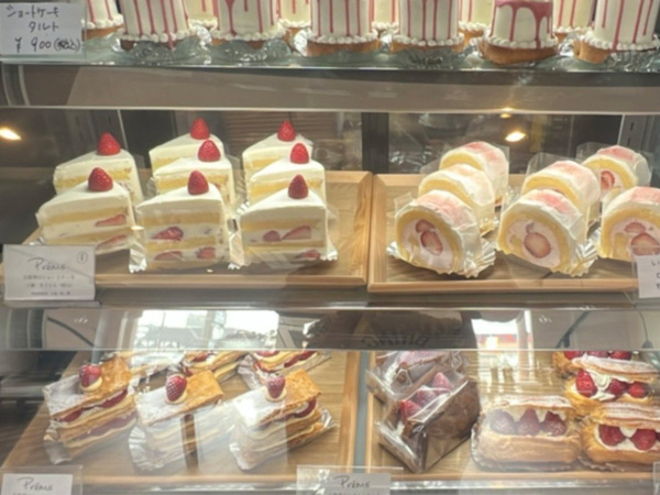 ショートケーキの下を見ると？　「やばい、なにこれ！？」「絶対食べたい」