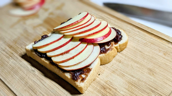 「マジでぶっ飛ぶうまさ」　リンゴ農家が教える『ホットサンド』が罪深い