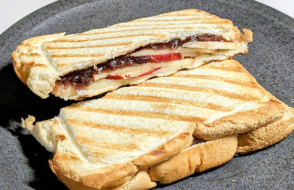 「マジでぶっ飛ぶうまさ」　リンゴ農家が教える『ホットサンド』が罪深い