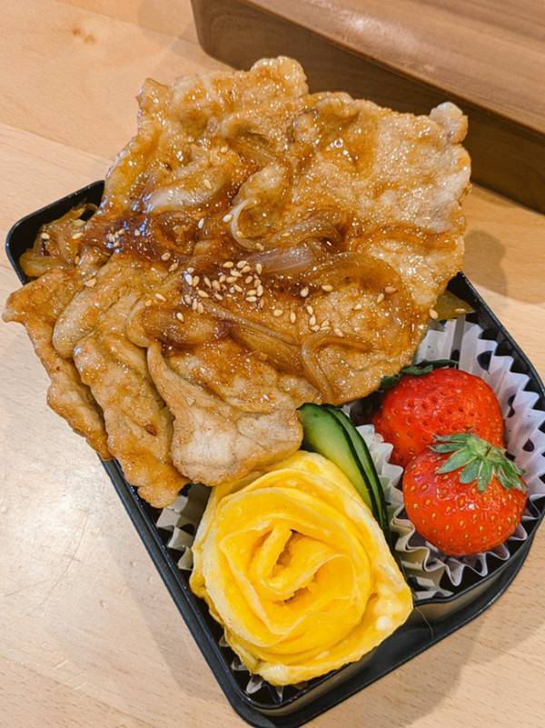 息子の弁当を作った母親　ラインナップに「嬉しい」「豪快すぎる！」