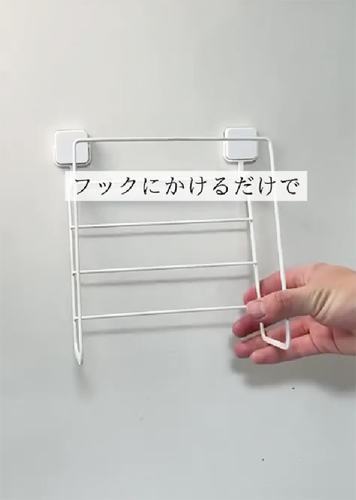 １００均の『ディッシュラック』を浮かせて？　まさかの収納術に「目からウロコ」