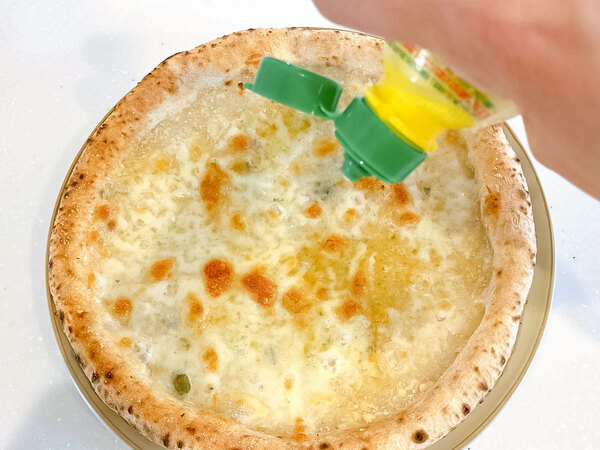 たったこれだけで？　セブンのあのピザが驚きの味わいに！