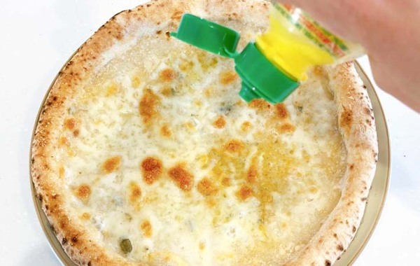 たったこれだけで？　セブンのあのピザが驚きの味わいに！