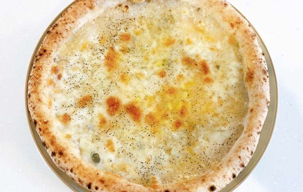 たったこれだけで？　セブンのあのピザが驚きの味わいに！