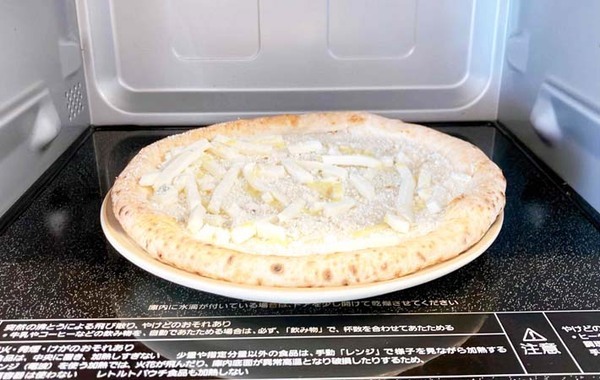 たったこれだけで？　セブンのあのピザが驚きの味わいに！