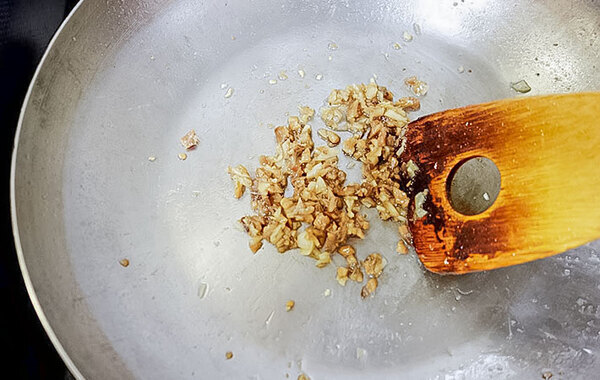 切ってフライパンにドーン！　できた簡単おかずに「家族から大好評！」