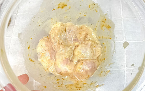 「パサつかない」「ご飯が進む」　鶏むね肉の味付けに使ったのは…？