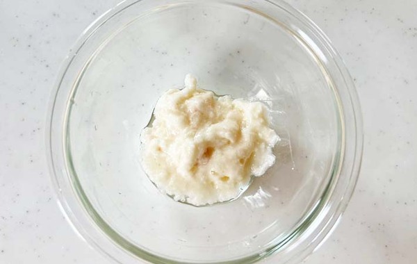 「カリふわ」「つい手が伸びちゃう」　ホットケーキミックスと混ぜて作ったのは？