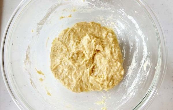 「カリふわ」「つい手が伸びちゃう」　ホットケーキミックスと混ぜて作ったのは？