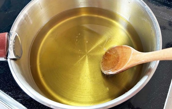 「カリふわ」「つい手が伸びちゃう」　ホットケーキミックスと混ぜて作ったのは？