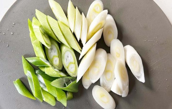 おかずやおつまみにぴったりな『鶏肉と長ネギの簡単すき煮』作ってみた