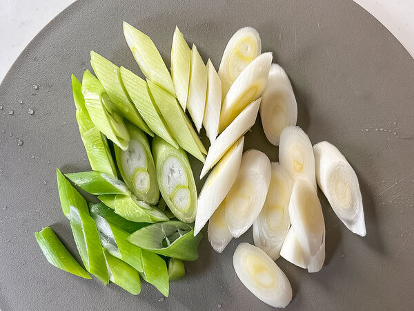 おかずやおつまみにぴったりな『鶏肉と長ネギの簡単すき煮』作ってみた