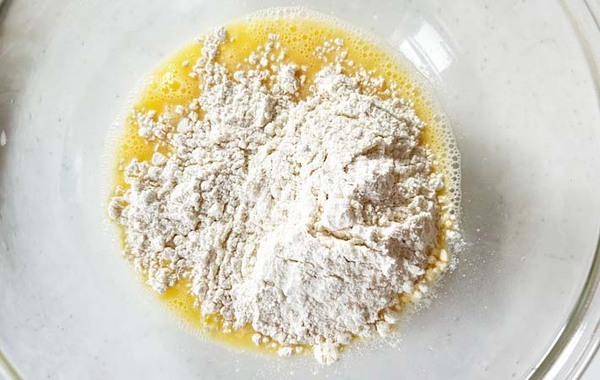 まだ牛乳で作ってる？　もちもちにするために『ホットケーキ』に入れたのは…