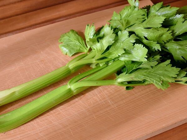 「副菜が足りない…」そんな時は？　絶品セロリ料理に「箸が止まらない」