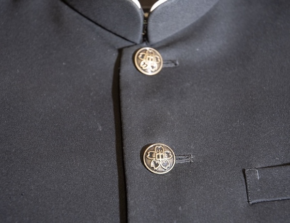 学生服のボタンは取り外してから洗って！　企業が教える洗濯の基本に「なるほど」