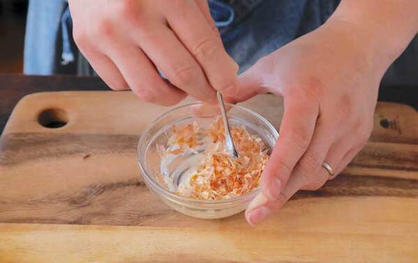 ちくわを半分に切って中に…　組み合わせに「これはヤバい」「食べすぎ注意」