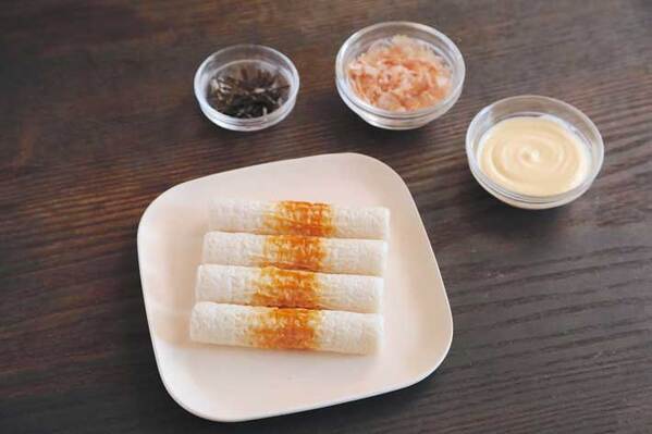 ちくわを半分に切って中に…　組み合わせに「これはヤバい」「食べすぎ注意」