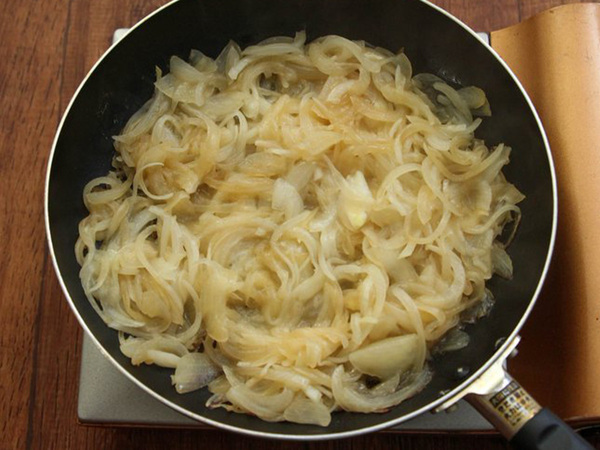 薄切りにした玉ねぎを…　やみつきな一品に「余るわけなかった…」「今夜はこれ」