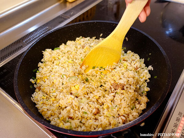 材料３つ、調味料３つ！　ロバート馬場流の炒飯に「今晩はこれに決めた」「感激した」