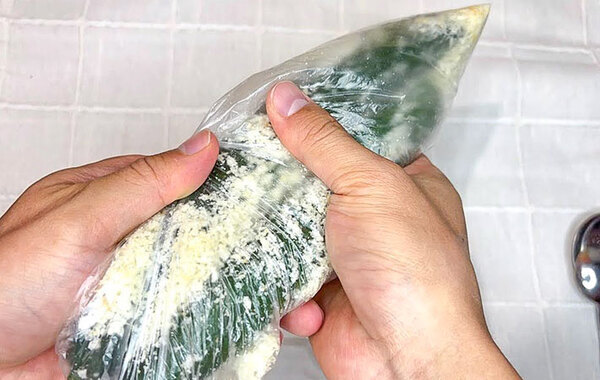 ポリ袋にパン粉とキュウリを入れて…？　できたものに「予想以上に本格的！」