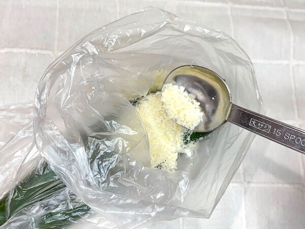 ポリ袋にパン粉とキュウリを入れて…？　できたものに「予想以上に本格的！」