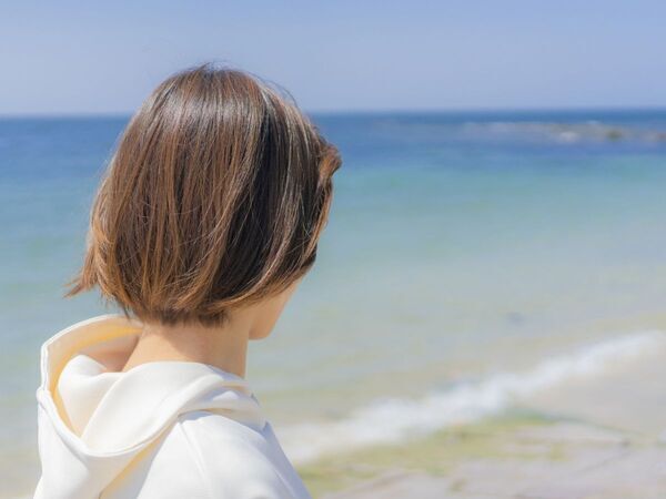 パーカーのフードが驚くほど早く乾く！　干し方１つで「もう生乾きにならない」