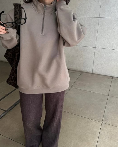 １セット持っておきたい！　GUのスウェットプルオーバーに「裏起毛がうれしい」