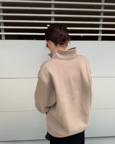 １セット持っておきたい！　GUのスウェットプルオーバーに「裏起毛がうれしい」