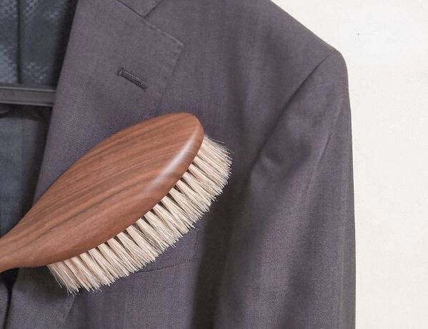 制服にテカリが出た時は？　家庭でできるリカバリー術に「知らなかった」