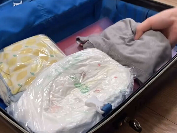 旅行に行く時は、クリアファイルを…　荷造りの裏技に「この発想はなかった」「やってみます」