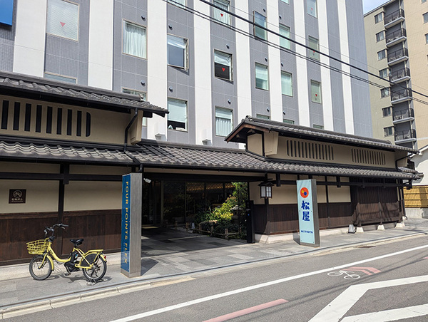 京都府で見た松屋に２７万『いいね』　見慣れない外観に「さすが京都…」「目を疑った」