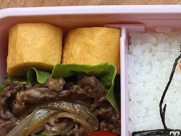 インコを飼うか悩む父が作った弁当　ごはんの上には？「食べるのがもったいない」