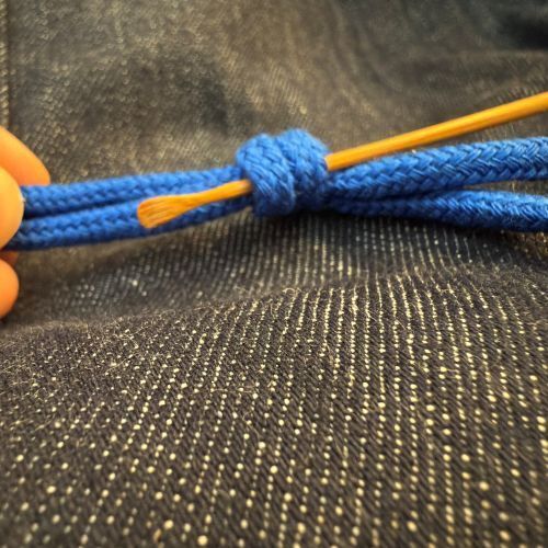 固結びのひもが一瞬でほどける！　『耳かき』を使った驚きの裏技とは？