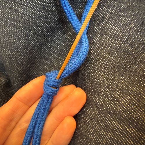 固結びのひもが一瞬でほどける！　『耳かき』を使った驚きの裏技とは？