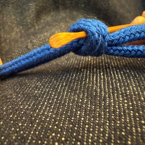 固結びのひもが一瞬でほどける！　『耳かき』を使った驚きの裏技とは？