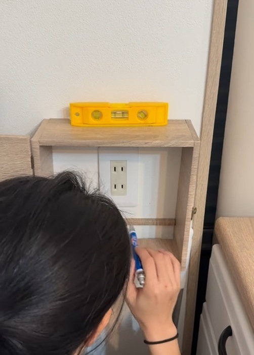 コンセントは『丸ごと』隠しちゃって！　DIYテクに「生活感消えた」